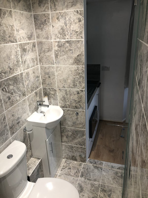 Flat Oakley Avenue in Greater London