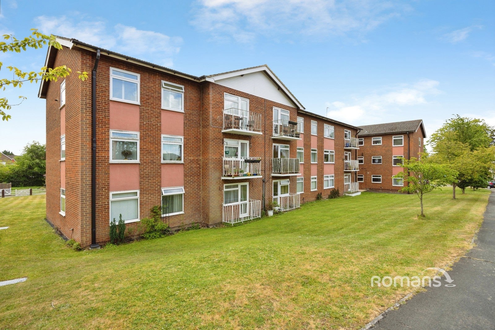 Flat Elleray Court in Ash