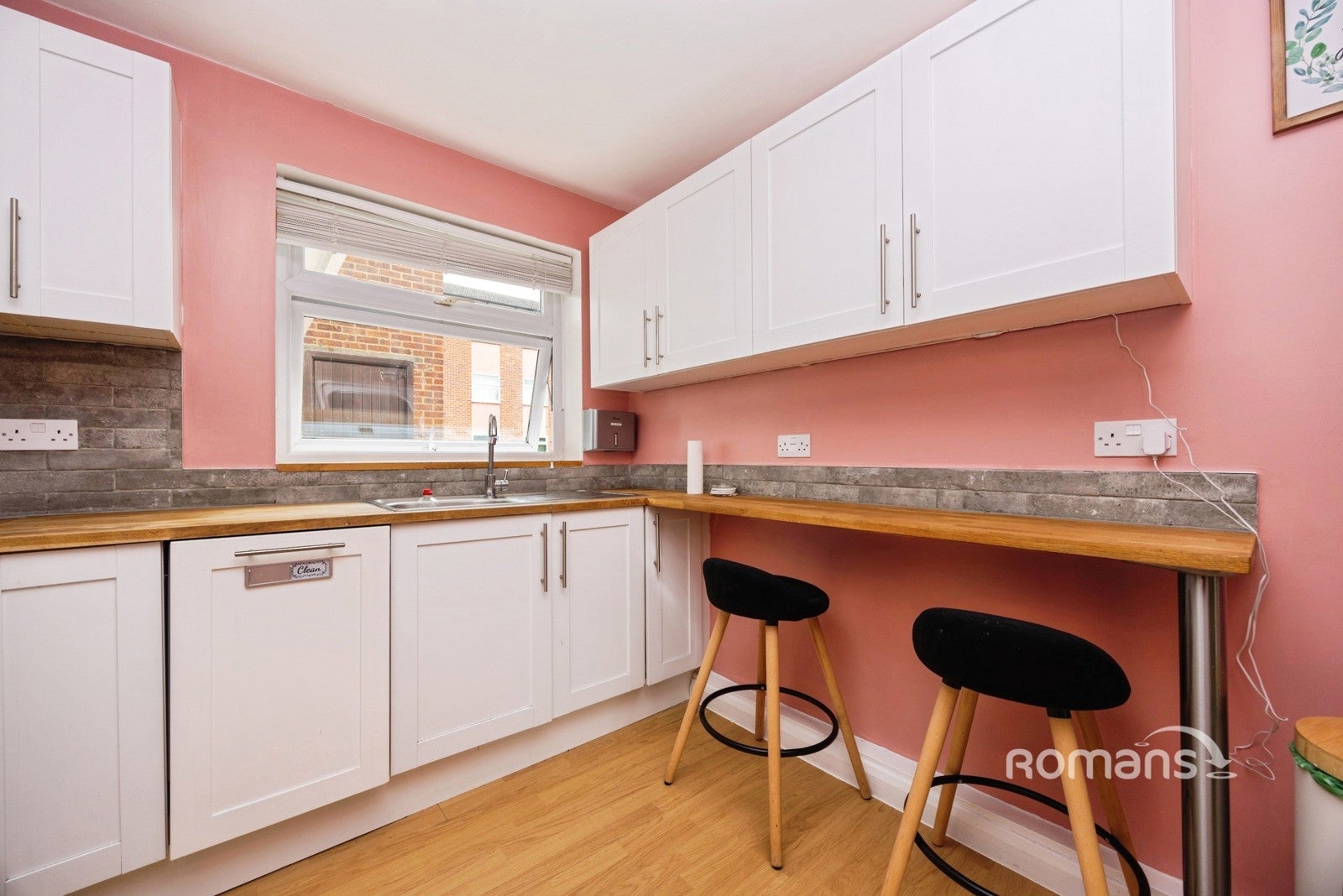 Flat Elleray Court in Ash
