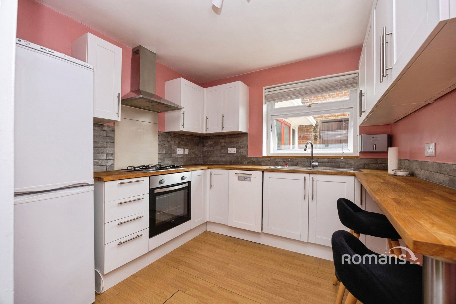 Flat Elleray Court in Ash