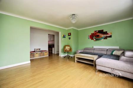 Flat Elleray Court in Ash