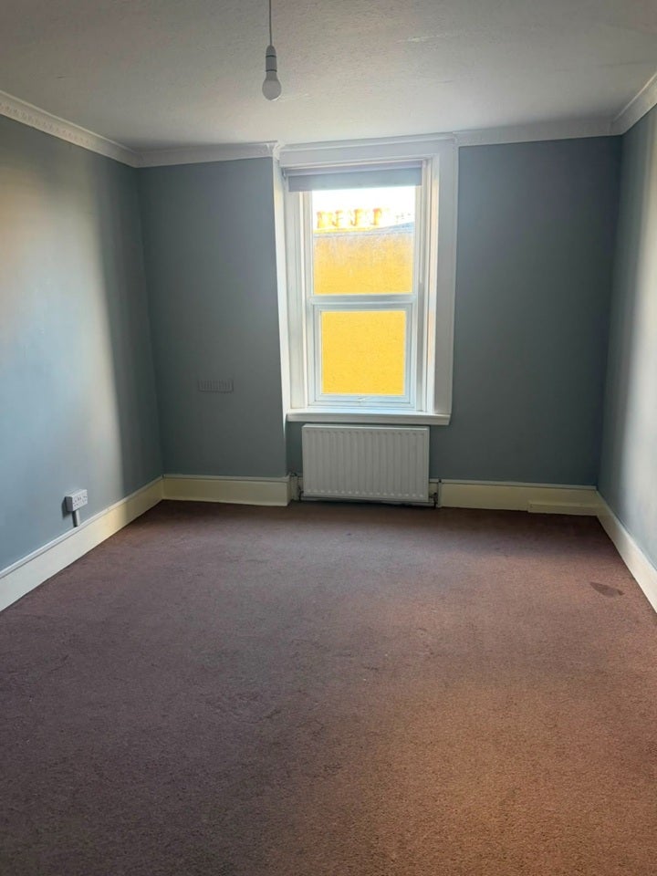 Flat Bensham Manor Road in Greater London