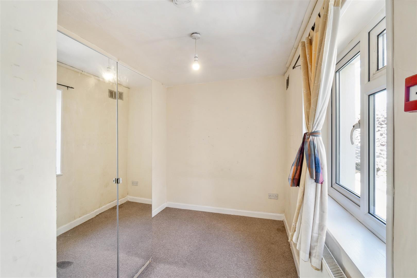 Flat Hotham Place in Plymouth