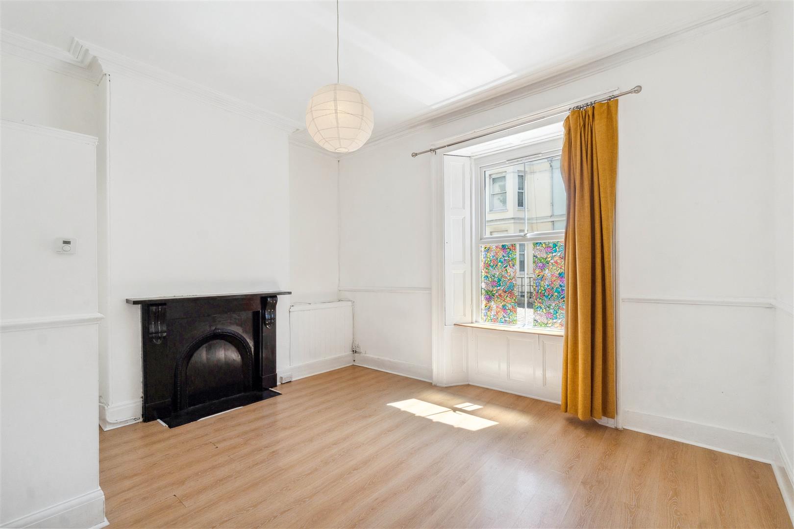 Flat Hotham Place in Plymouth