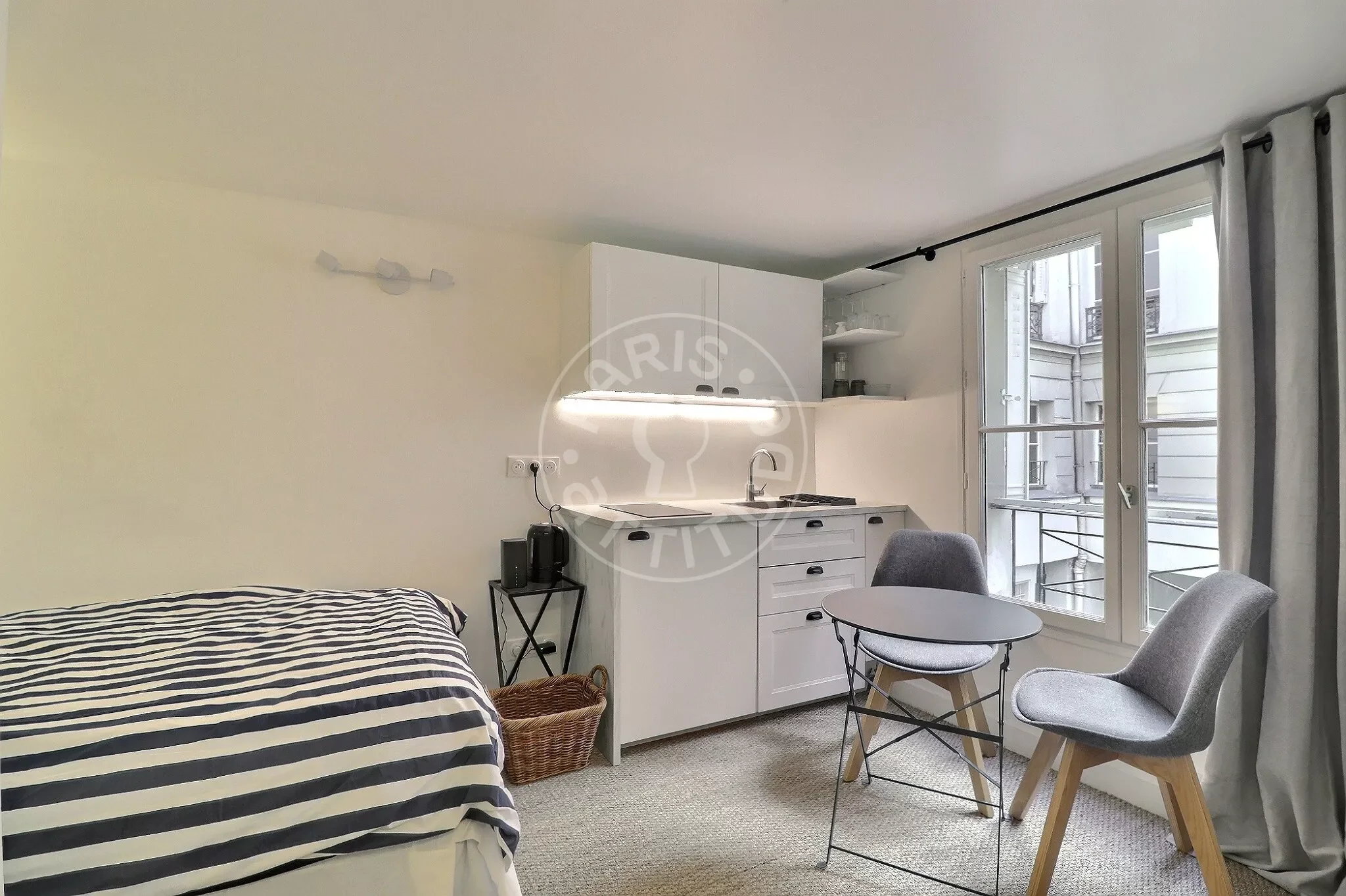 Flat Rue de l'Université in Paris