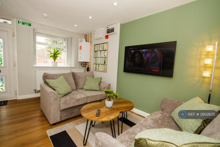 Room Curtis Close in Sandwell