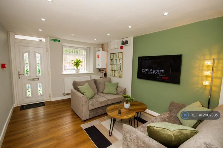 Room Curtis Close in Sandwell