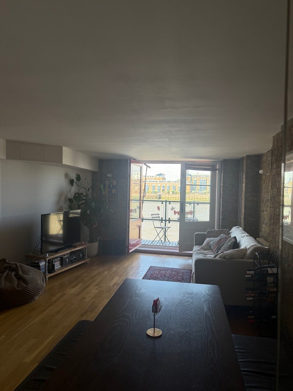 Room Rotherhithe Street in Greater London