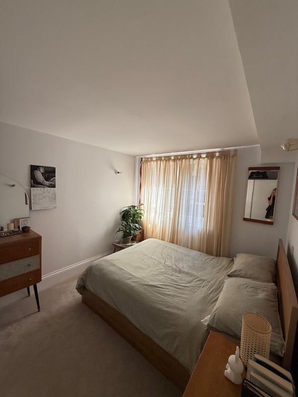 Room Rotherhithe Street in Greater London