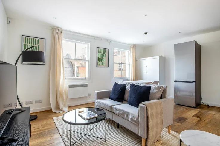 Flat Tottenham Street in Greater London