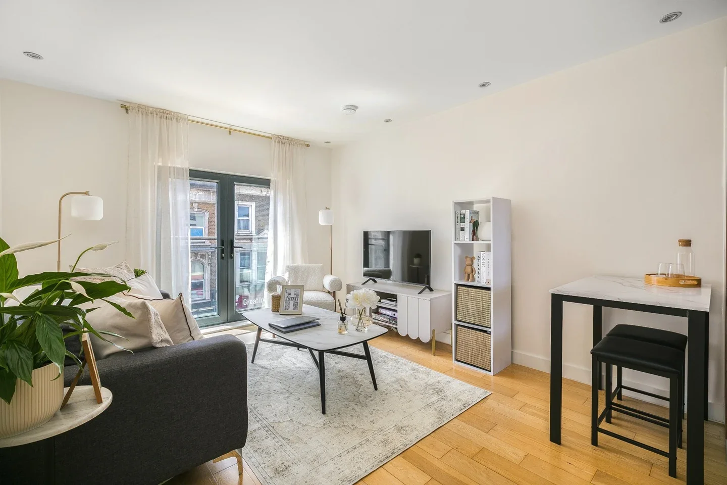 Flat Graham Road in Greater London