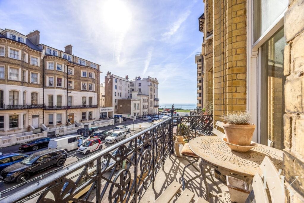 Flat First Avenue in Hove