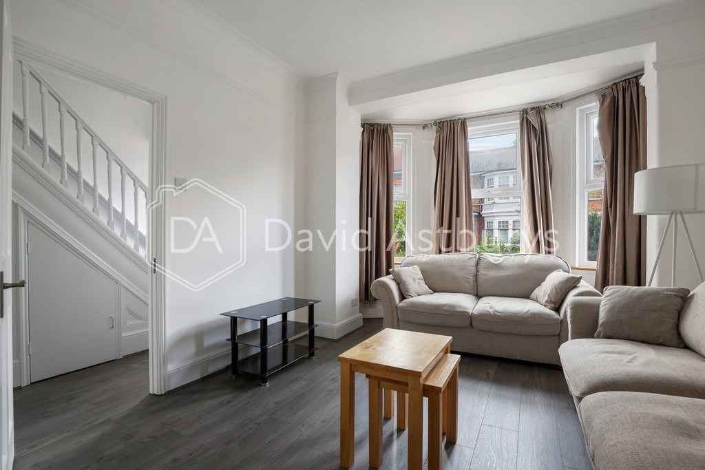 House Russell Avenue in Greater London