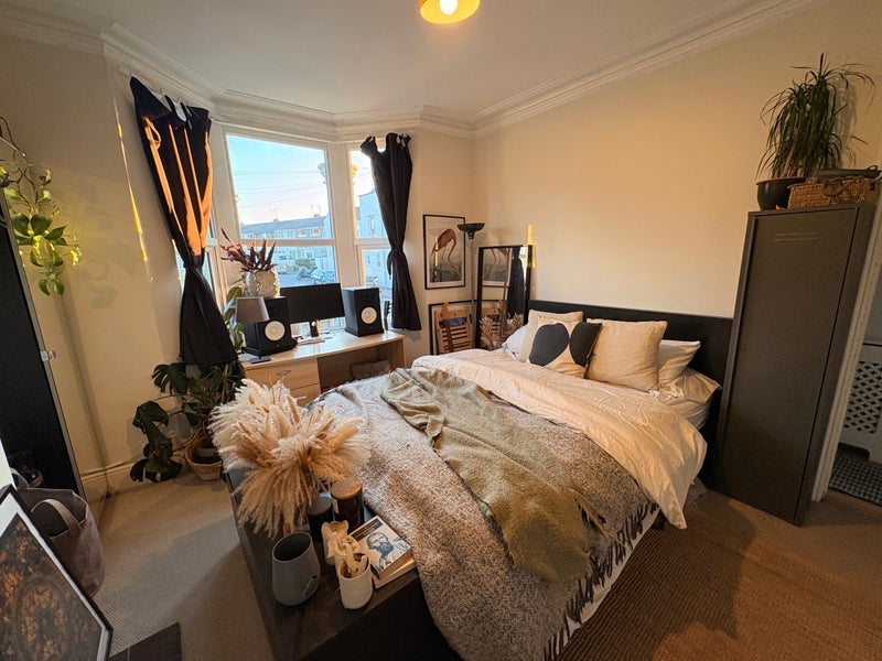 Room Whitehall Road in Bristol