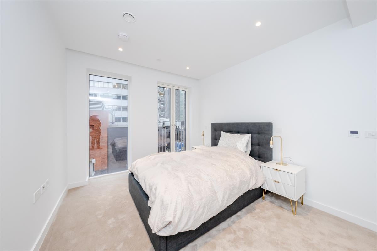 Flat Mount Pleasant in Greater London