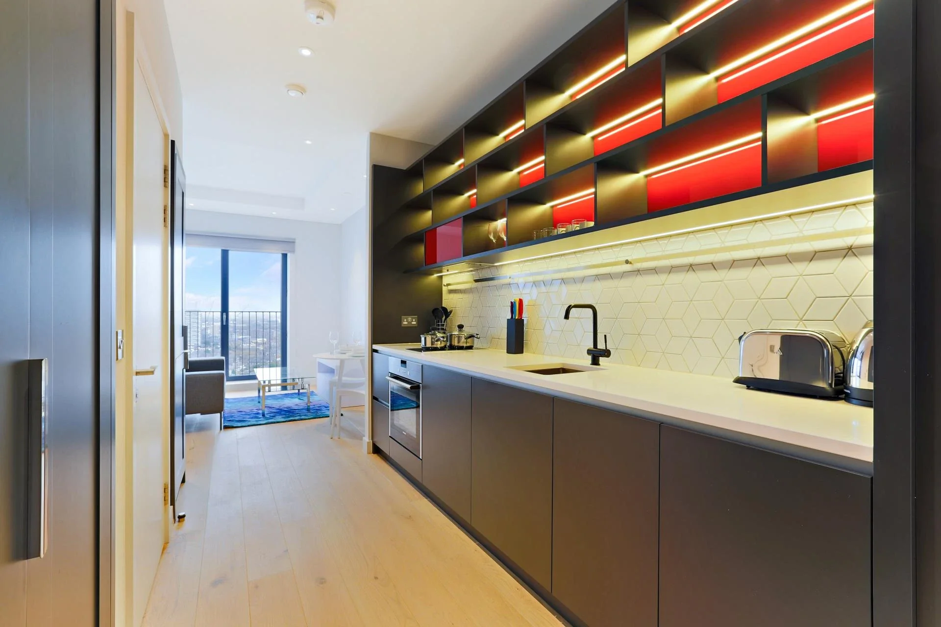 Flat Botanic Square in Greater London
