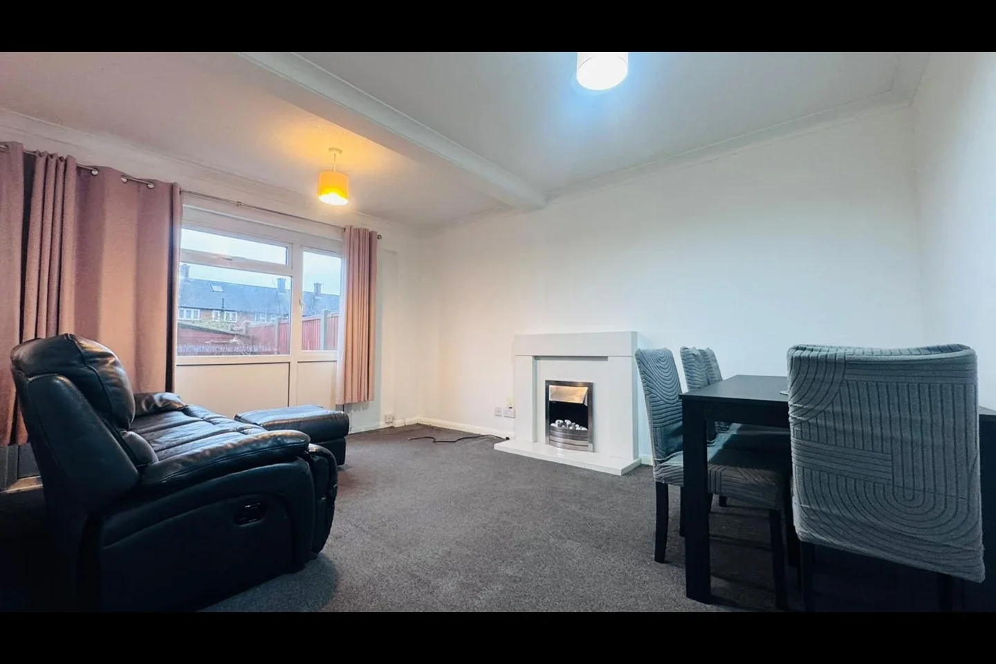 House Neave Crescent in Greater London