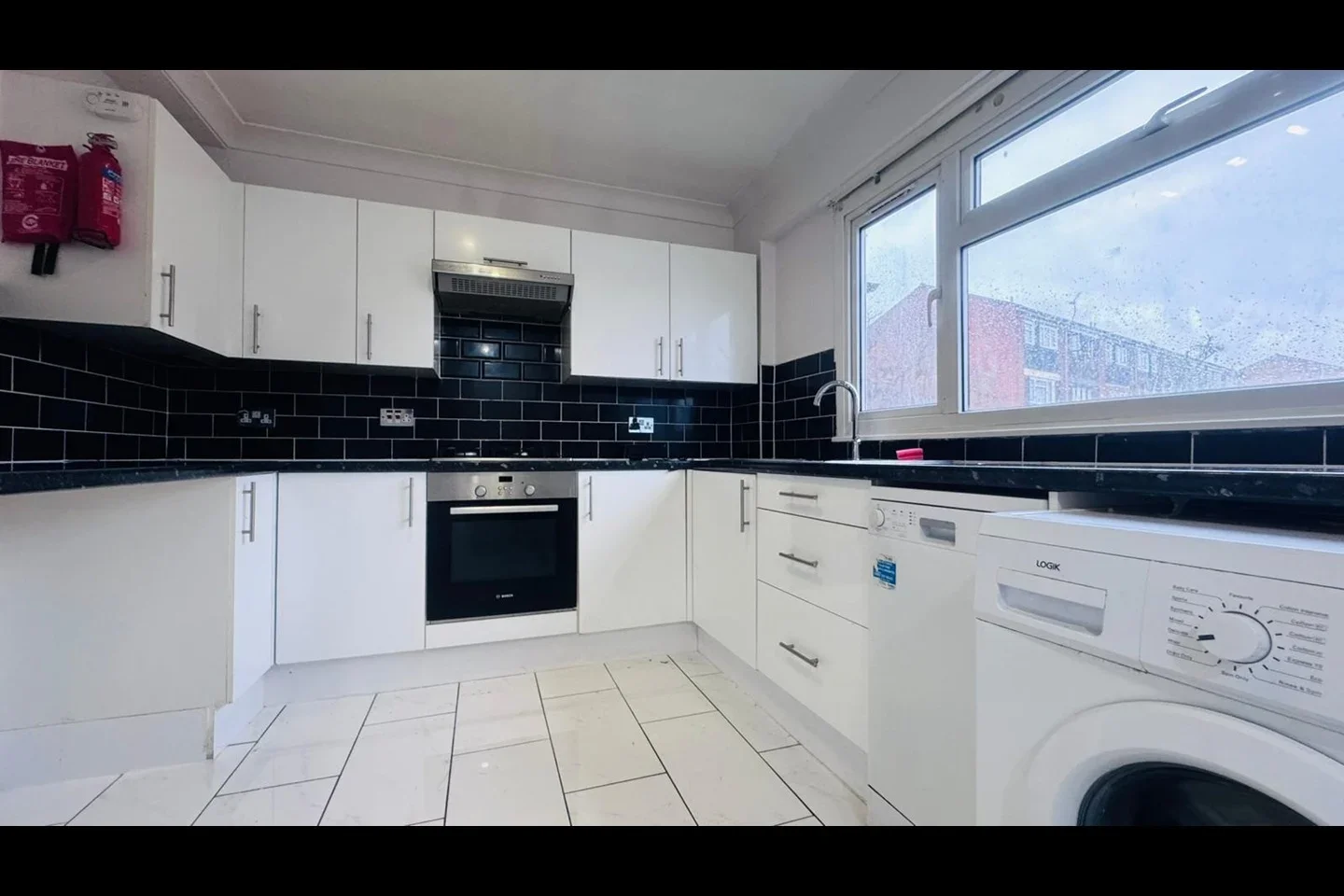 House Neave Crescent in Greater London