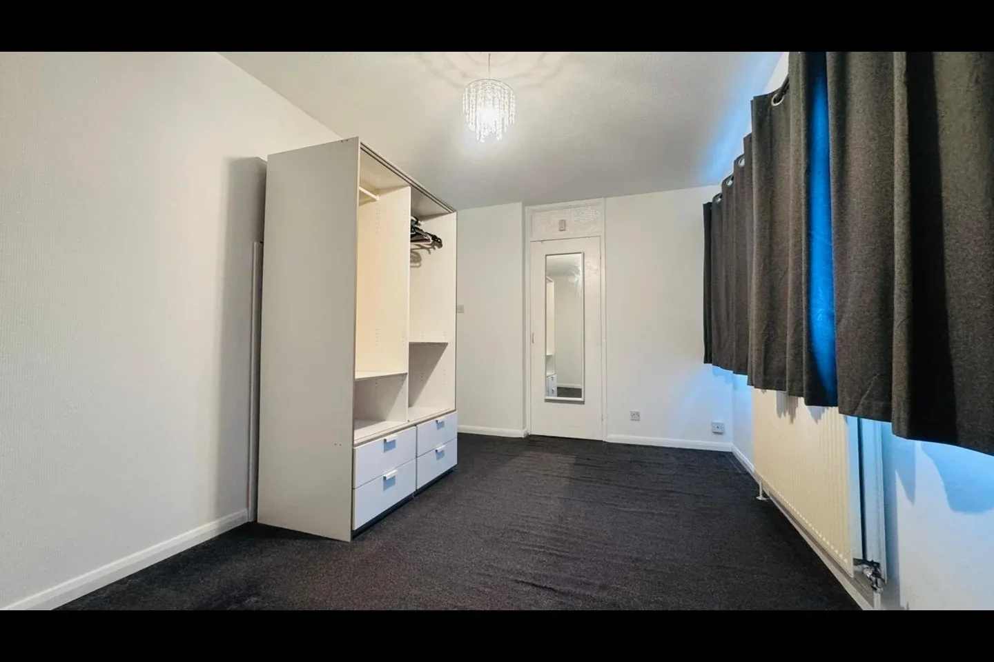 House Neave Crescent in Greater London