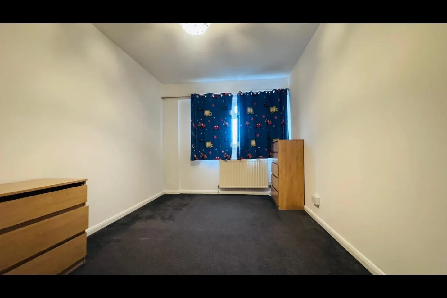 House Neave Crescent in Greater London