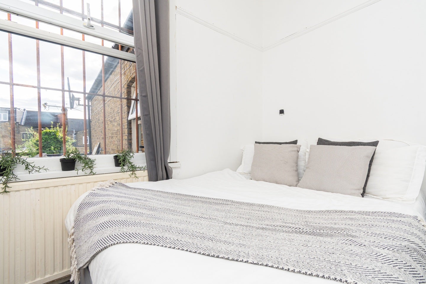 Flat Francis Road in Greater London