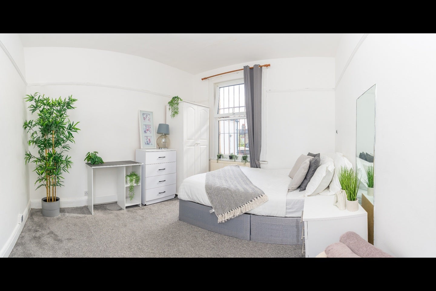 Flat Francis Road in Greater London