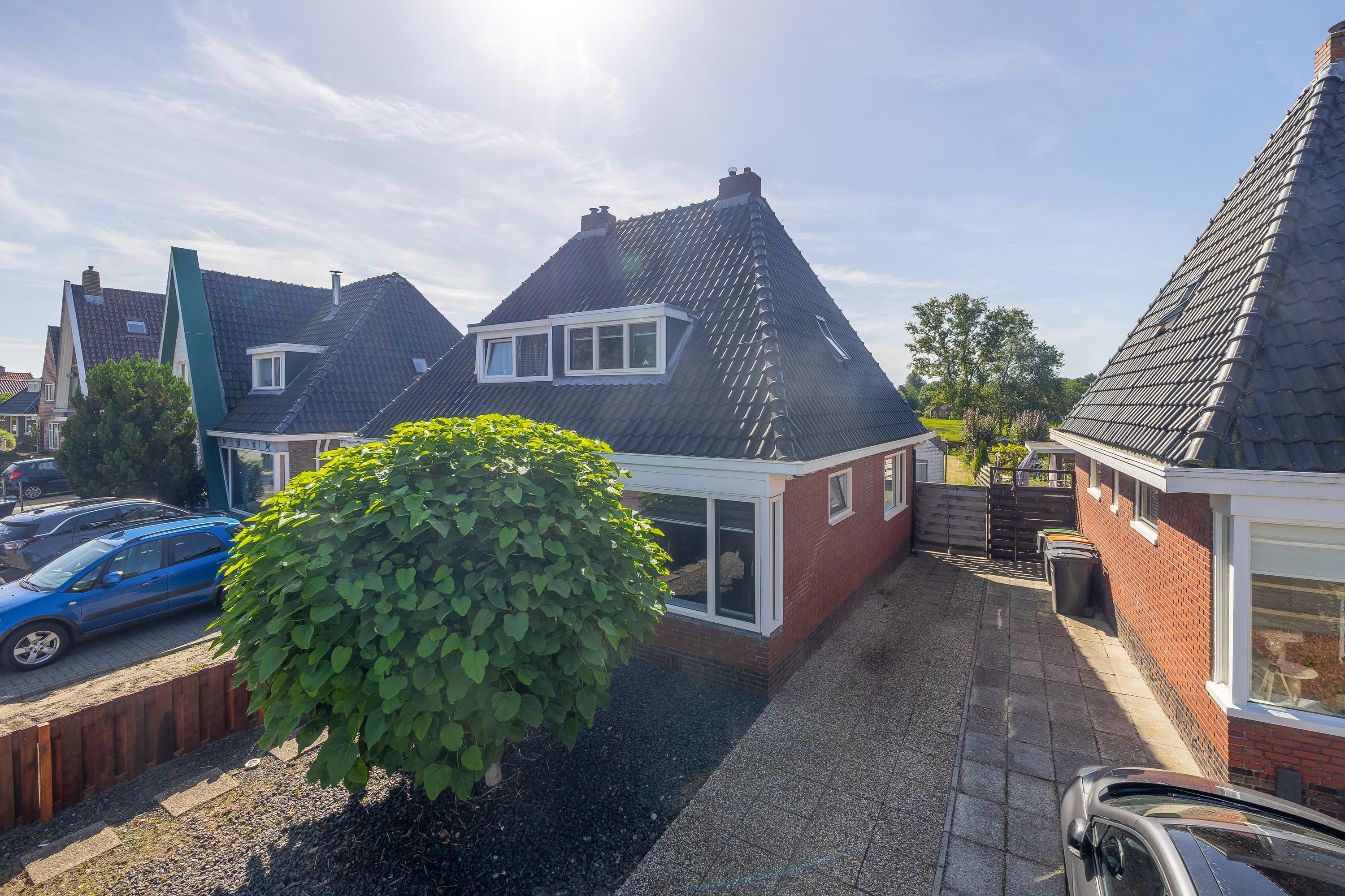Twee-onder-één-kap te koop: Provincialeweg 67, Heiligerlee