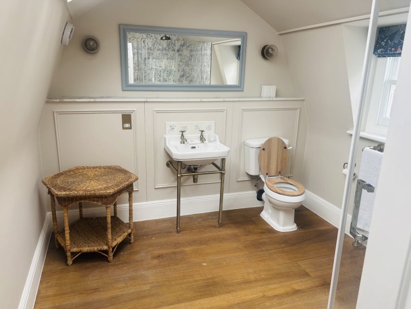 Room Burlington Road in Greater London