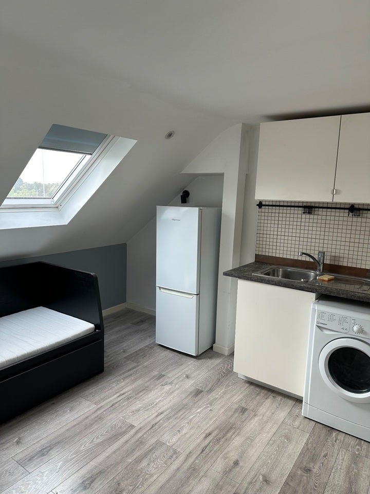 Flat Sunbury Way in Greater London