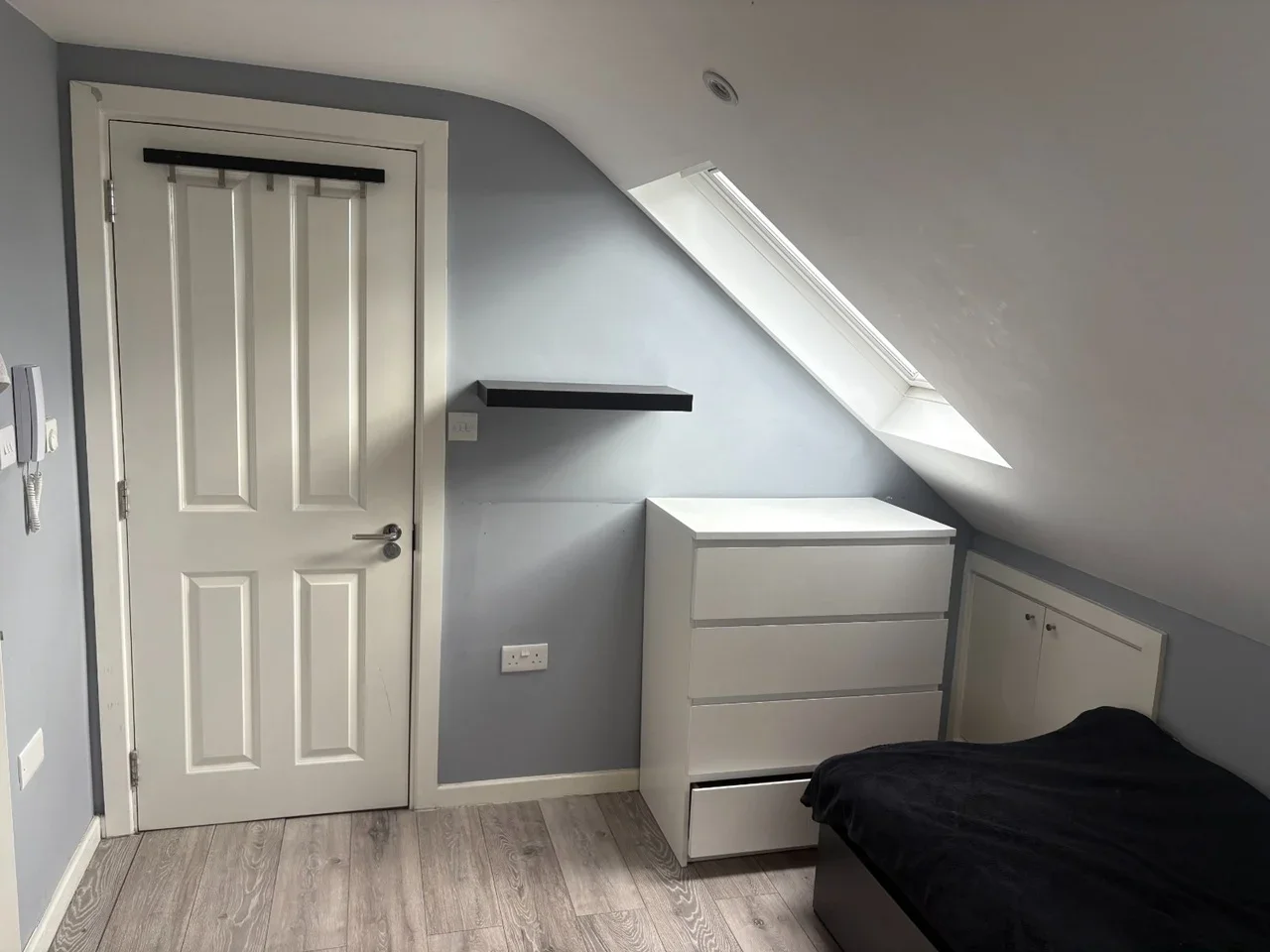Flat Sunbury Way in Greater London