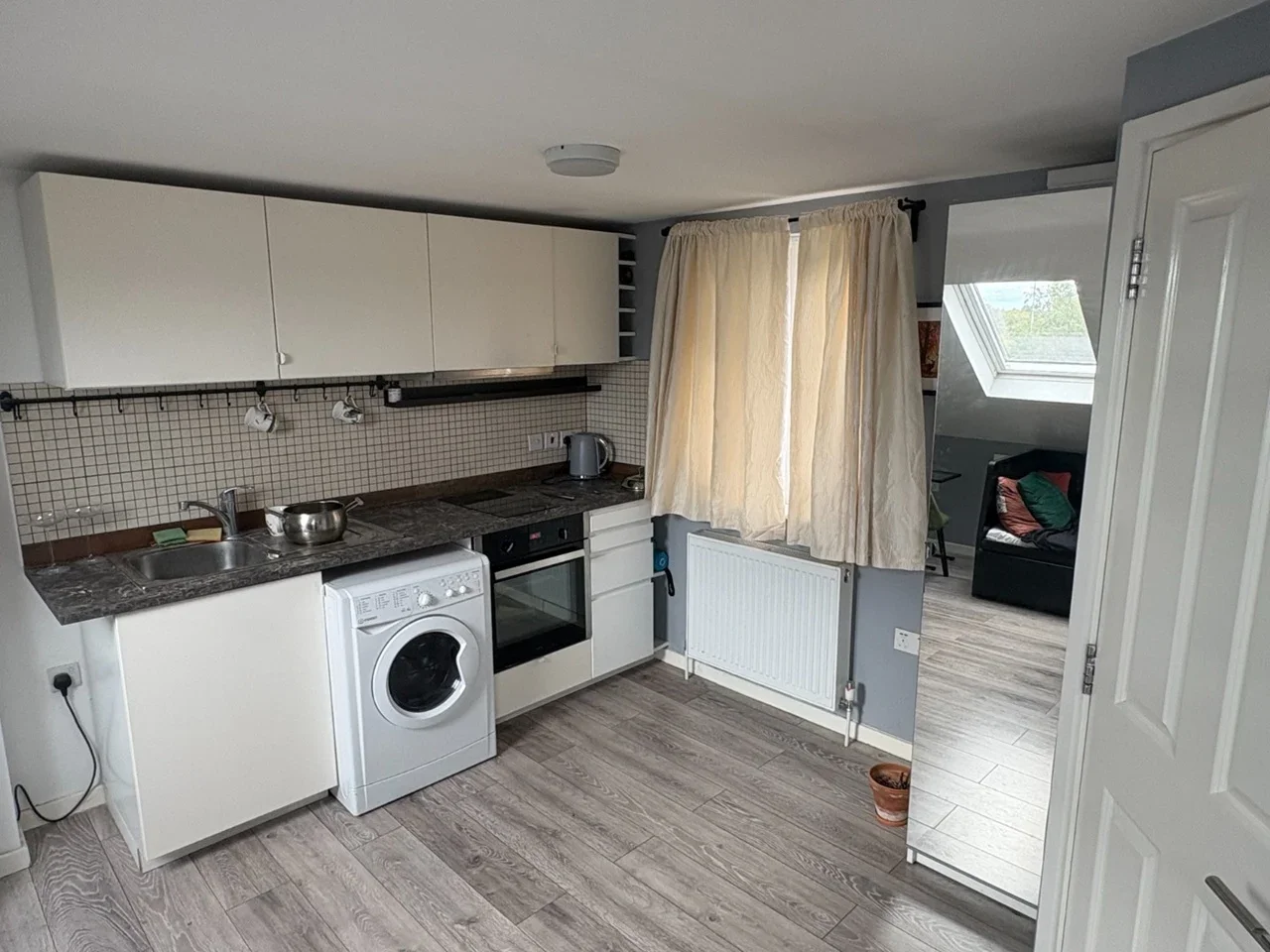 Flat Sunbury Way in Greater London