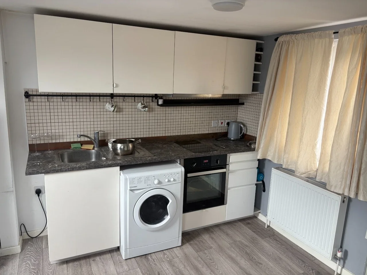 Flat Sunbury Way in Greater London