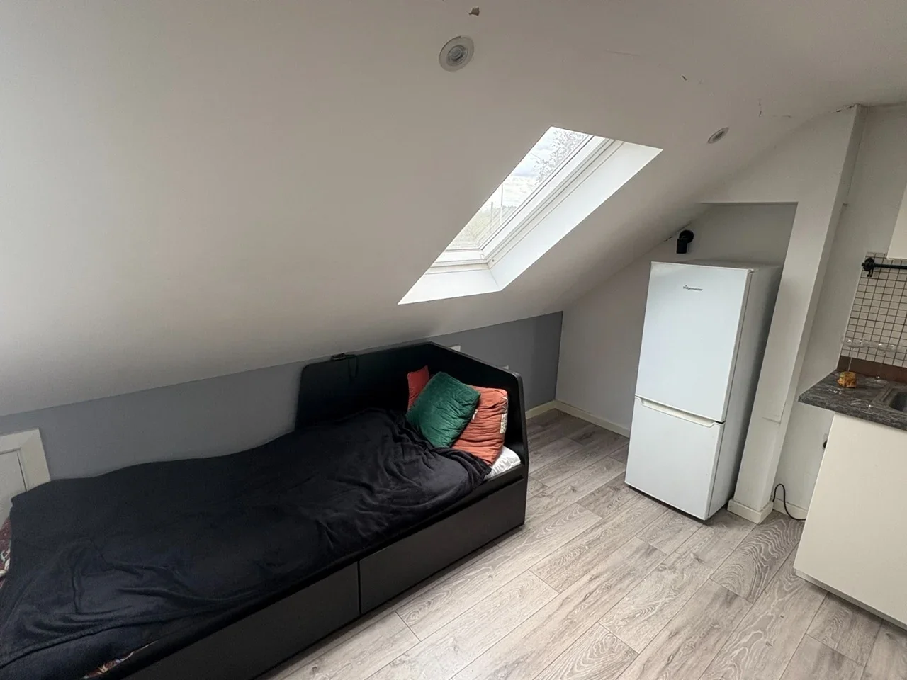 Flat Sunbury Way in Greater London