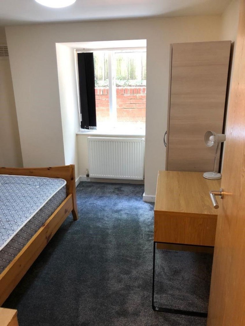 Flat Wynnstay Grove in Manchester