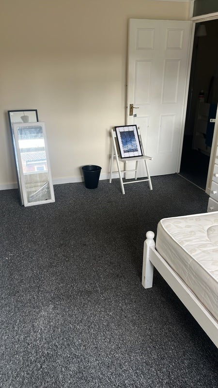 Room Parnell Road in Greater London