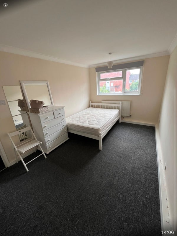 Room Parnell Road in Greater London