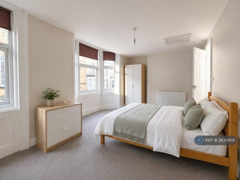 Room Belle Vue Parade in Scarborough