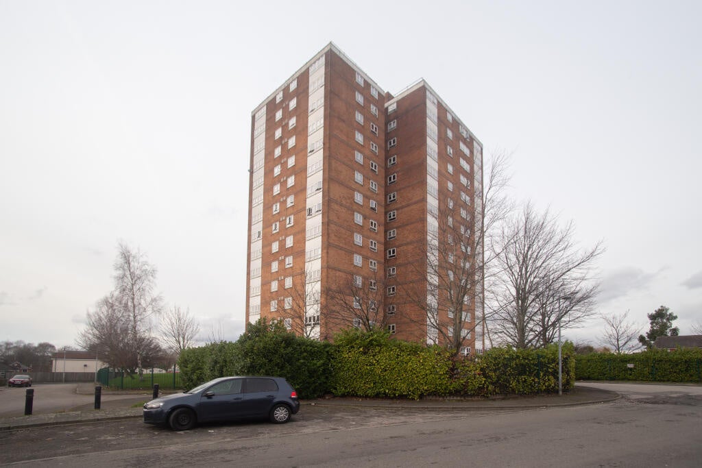 Flat Lyneham Walk in Salford