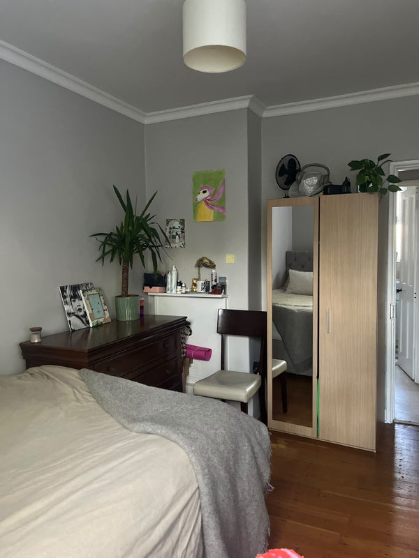 Room Wandsworth Road in Greater London