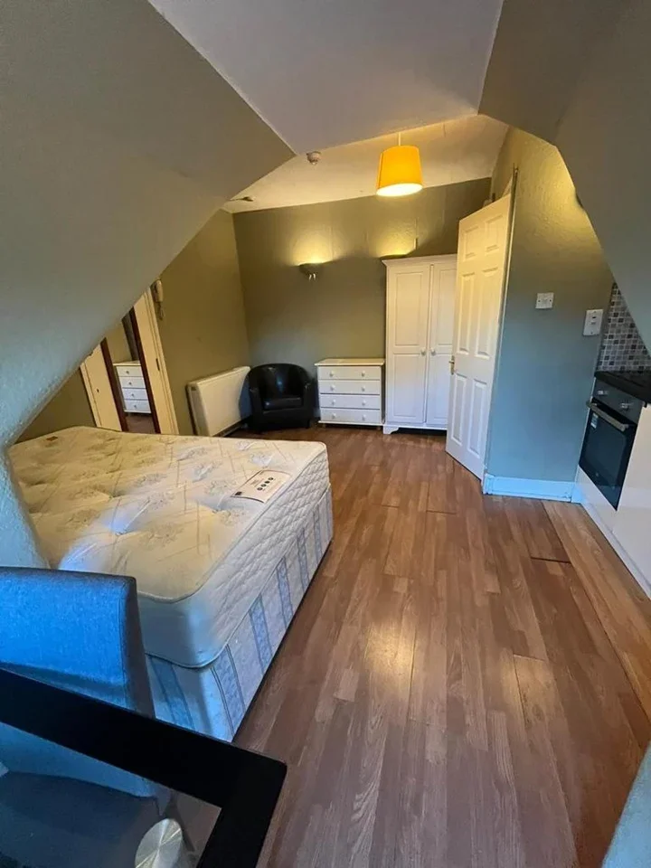 Flat Bedford Hill in Greater London
