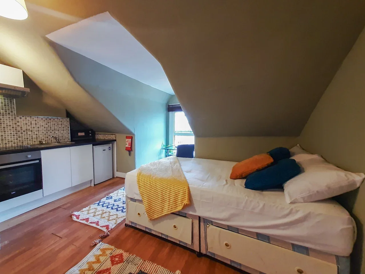 Flat Bedford Hill in Greater London