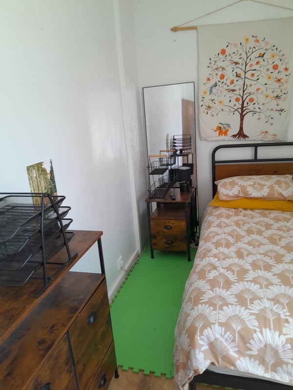 Room Kashmir Road in Greater London