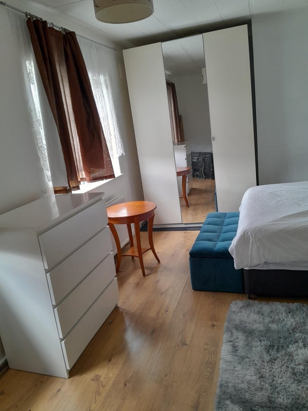 Room Kashmir Road in Greater London
