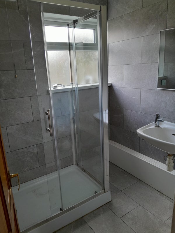 Room Kashmir Road in Greater London