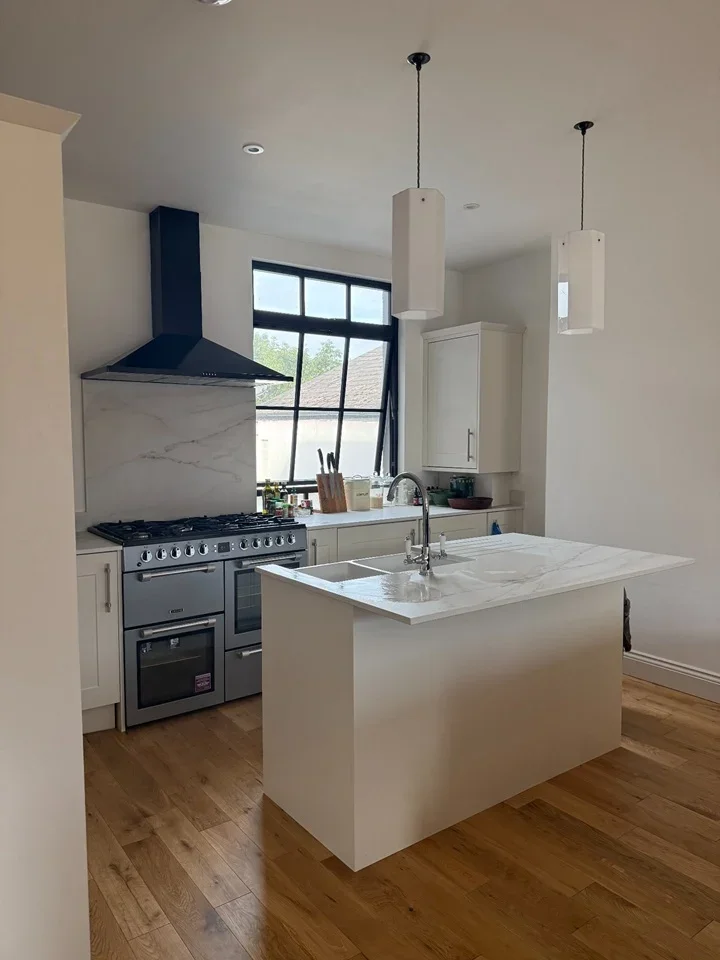 Flat Mortimer Road in Greater London
