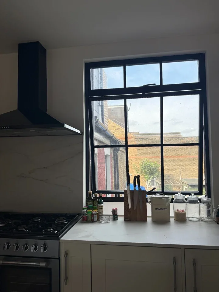Flat Mortimer Road in Greater London