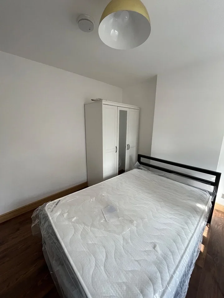 Room Love Lane in Greater London