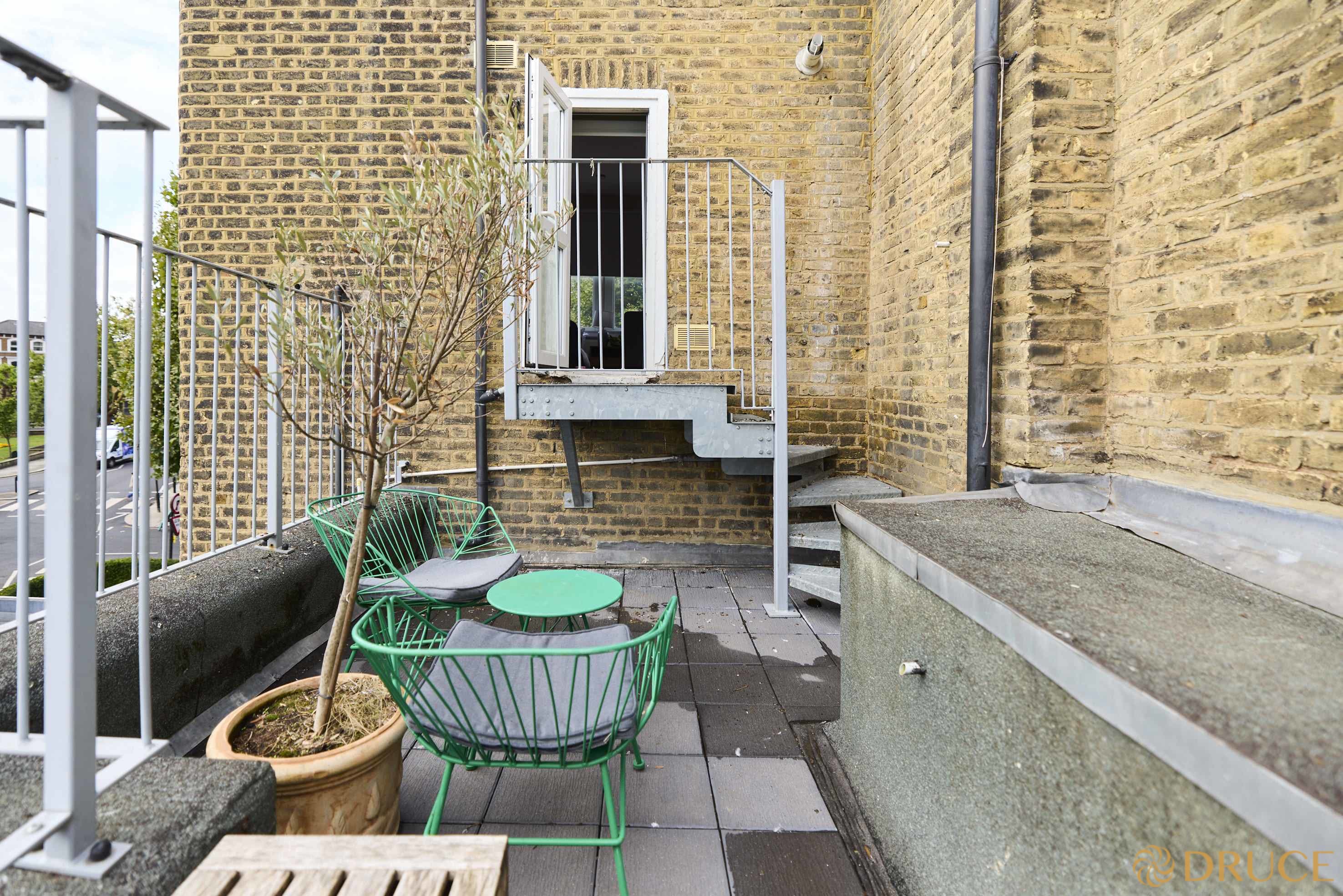 Room Highlever Road in Greater London