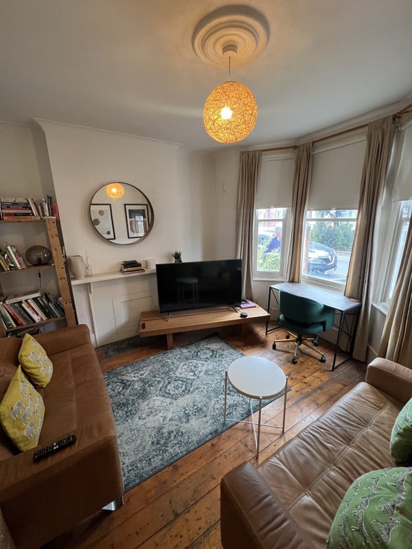 Room Gorleston Road in Greater London