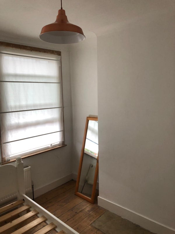 Room Gorleston Road in Greater London